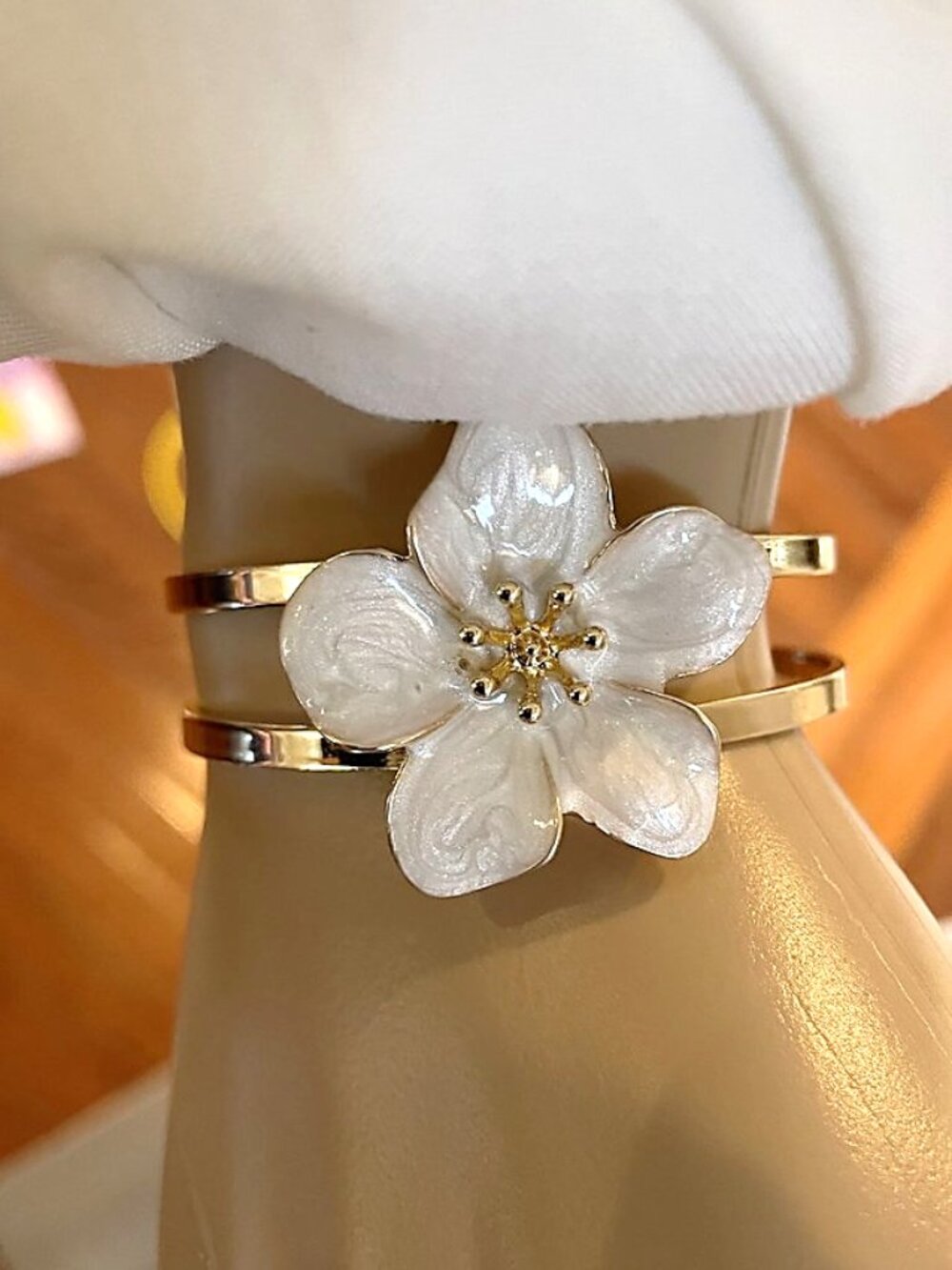Retro 3D Floral Bangle | Mid-Century Style White Flower Bracelet - Picture 4 of 4